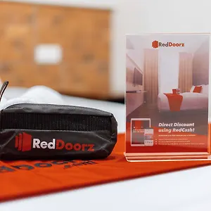 Reddoorz Near Robinsons Cybergate Hotel